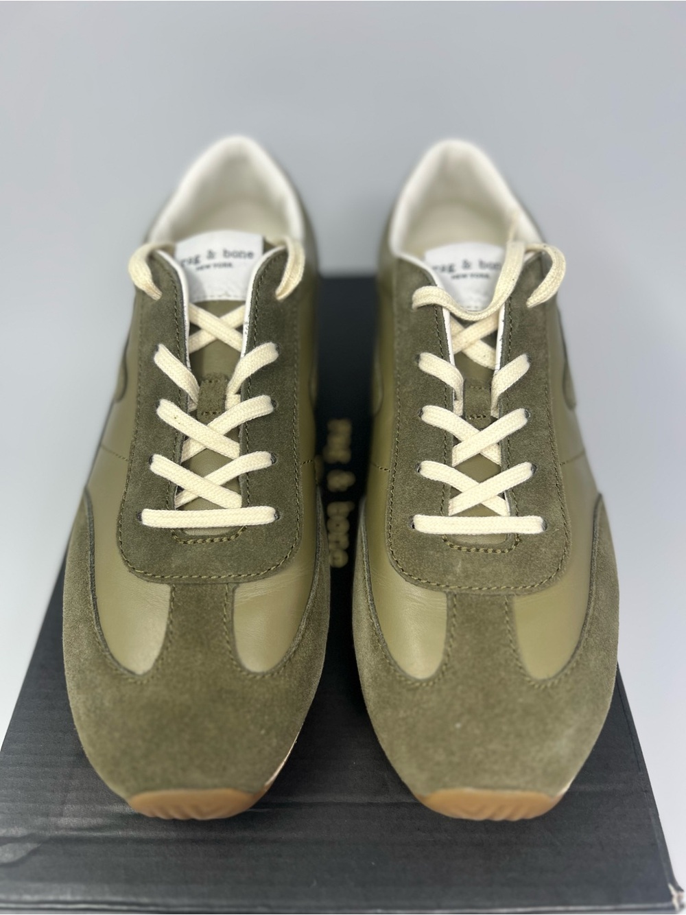 Rag & Bone Slim Runner Sneakers
Size 10 - Picture 3 of 9